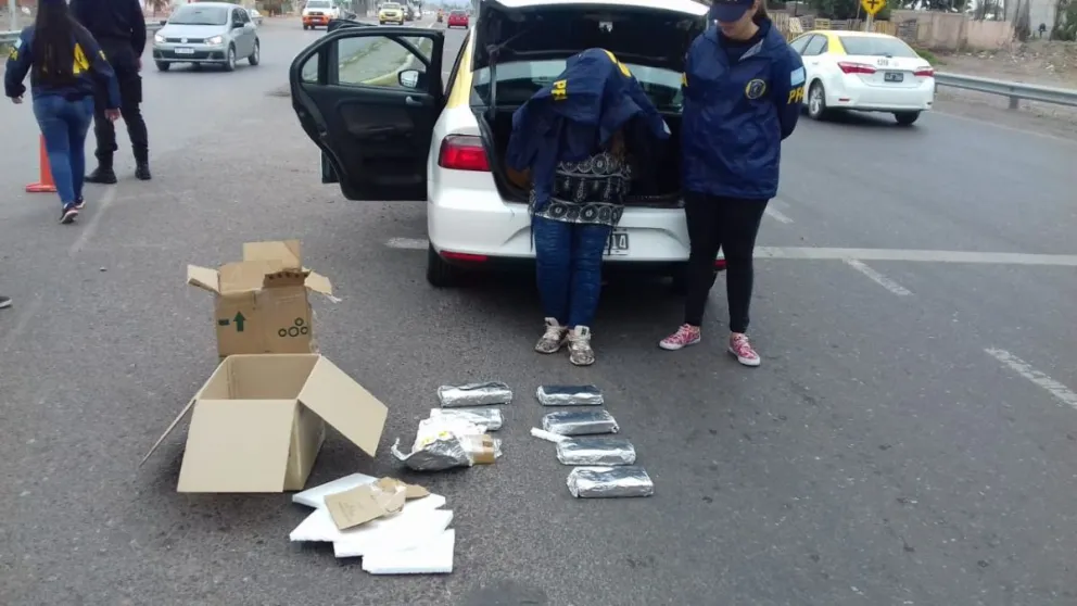 ¿Llevaba 12 kilos de marihuana en un remis?