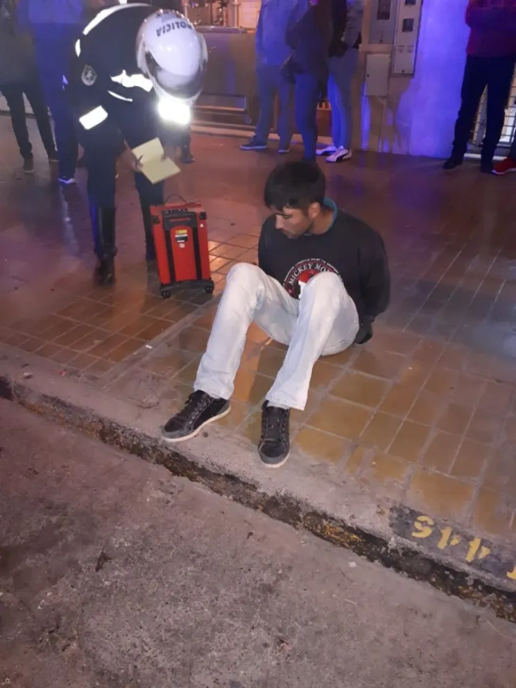 Con la música a otra parte