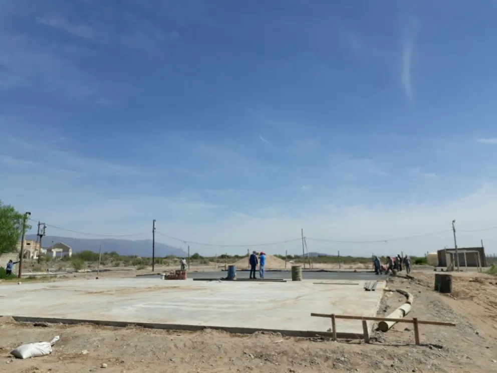 Licitaron obras de playones deportivos para escuelas de San Juan