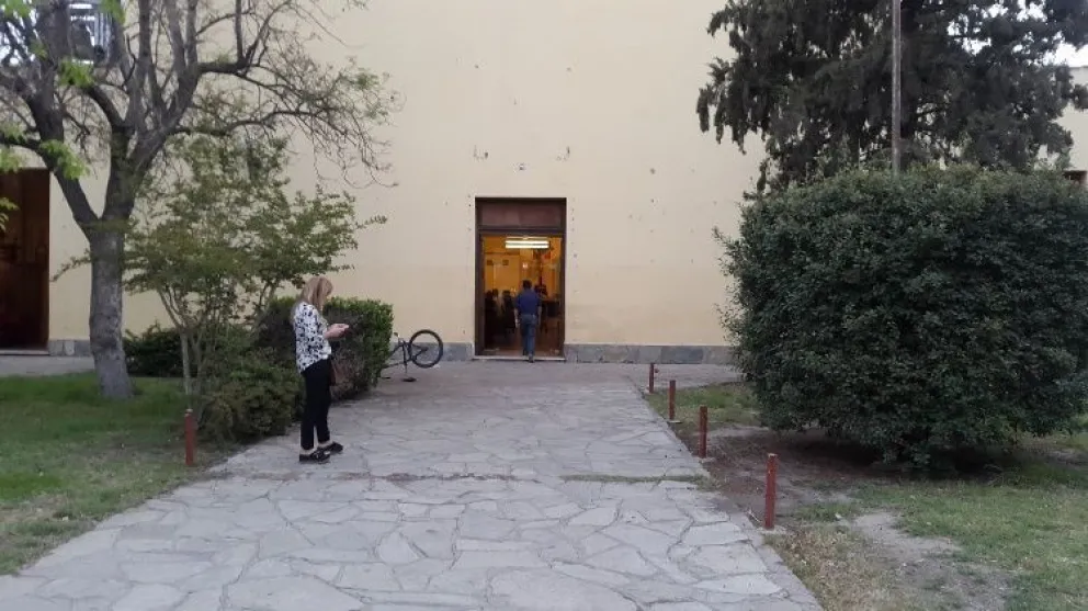 Lo detuvieron tras mostrarle el pene a los chicos del Colegio Santo Domingo