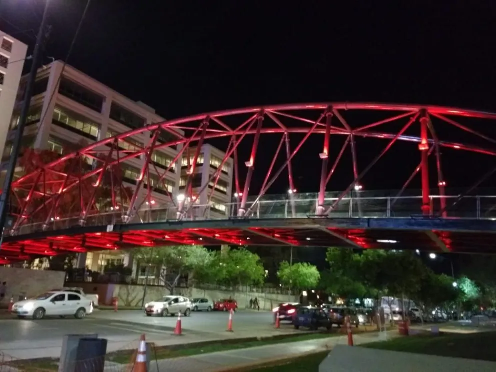 Se va poniendo lindo: prueban colores en el puente