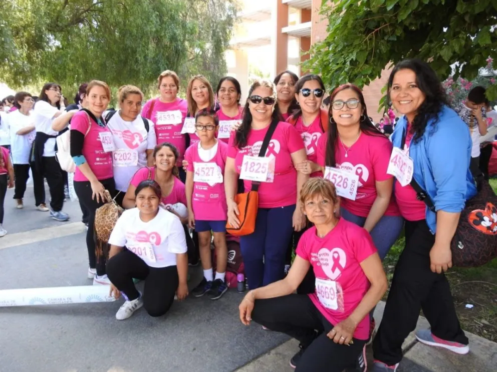 Más de 9 mil personas se tiñeron de rosa
