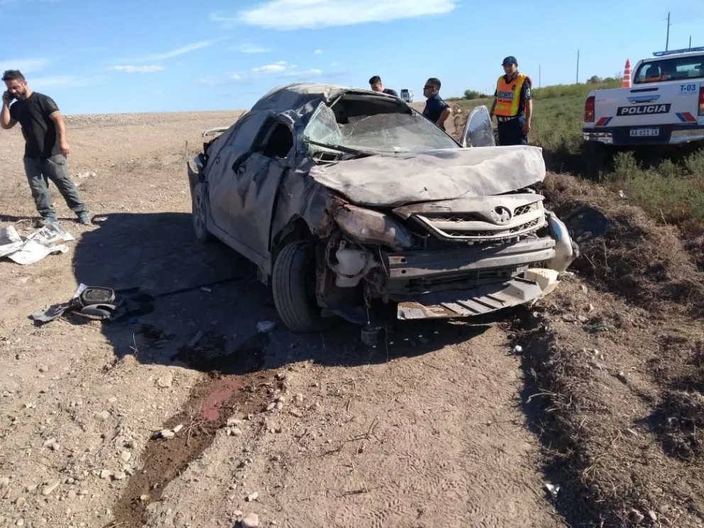 Tres rawsinos viajaban a Mendoza y volcaron en un auto