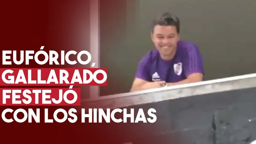 ¡El Muñeco cantó junto a los hinchas!