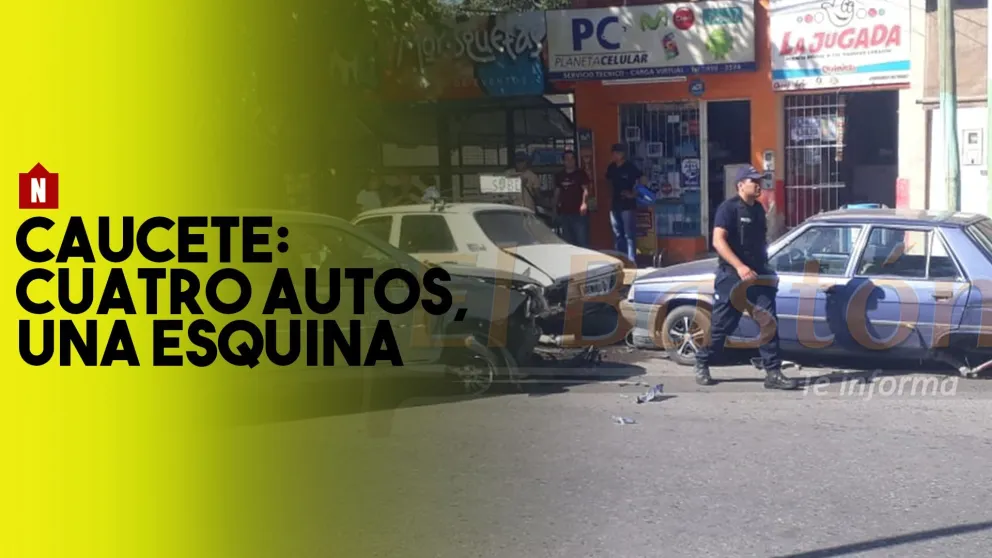 Cuatro autos, una esquina: sólo golpes