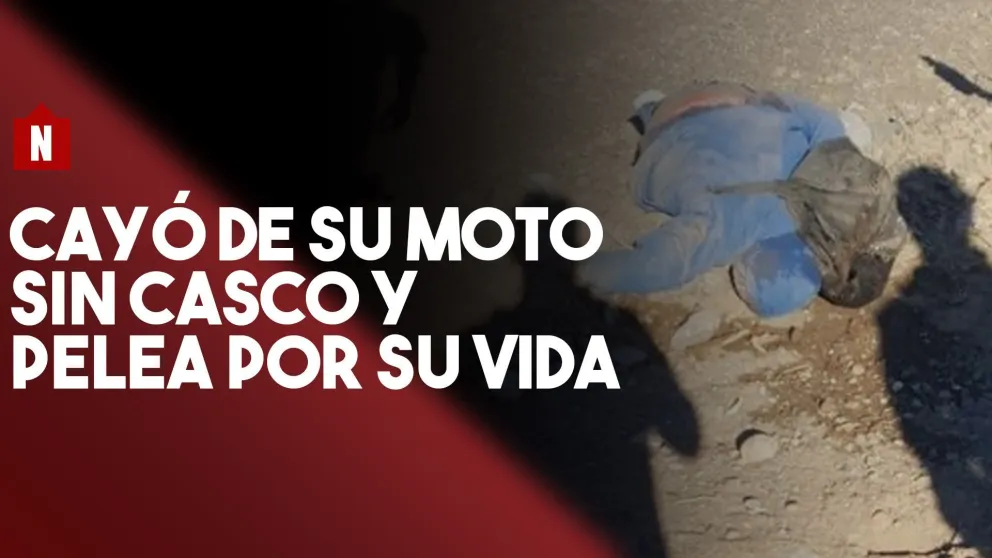 Cayó de su moto sin casco y pelea por su vida
