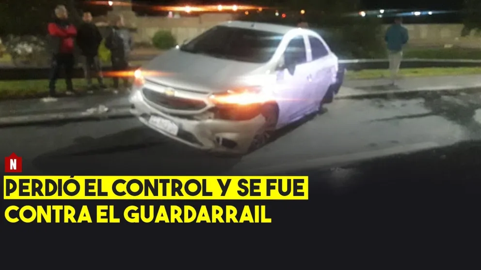 Por la lluvia, perdió el control y se fue contra el guardarrail