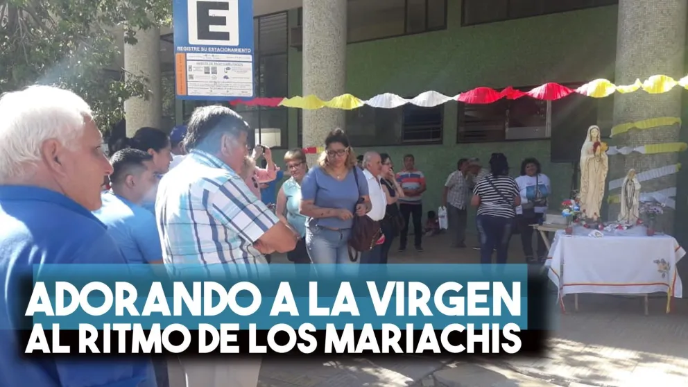 Adorando a la Virgen al ritmo de los mariachis
