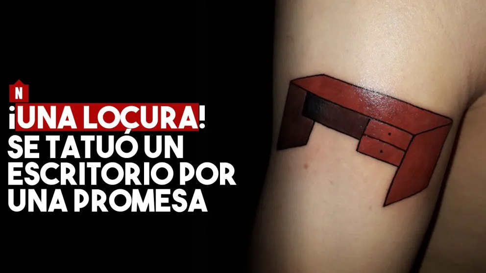 Una locura! Se tatuó un escritorio