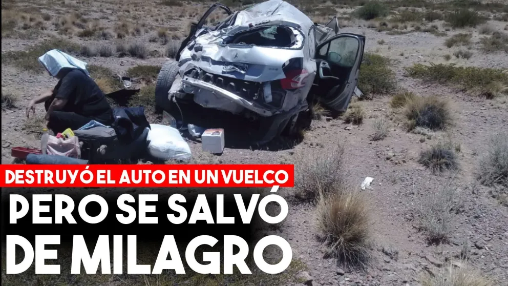 Destruyó el auto en un vuelco pero se salvó de milagro