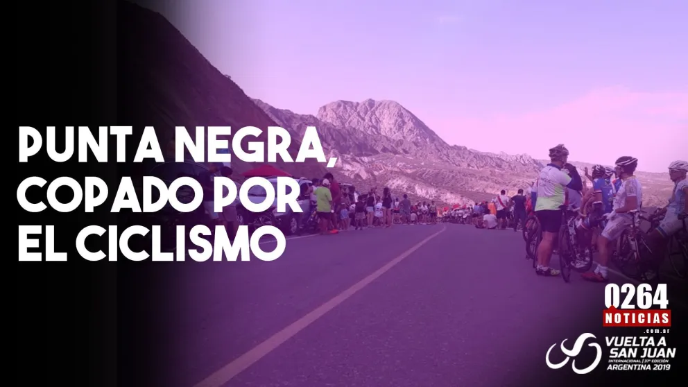 Una multitud espera la llegada de la segunda etapa