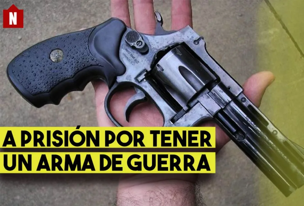Lo condenaron a 2 años de prisión por tener un arma de guerra