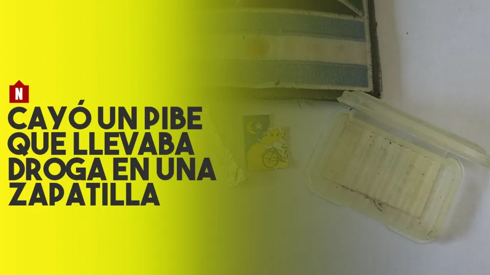 En la terminal, un joven llevaba droga en la zapatilla
