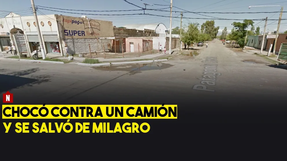 Chocó contra un camión estacionado y se salvó de milagro