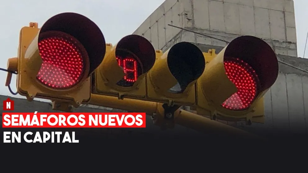 Colocaron nuevos semáforos en la intersección de  calle Salta y 25 de Mayo.