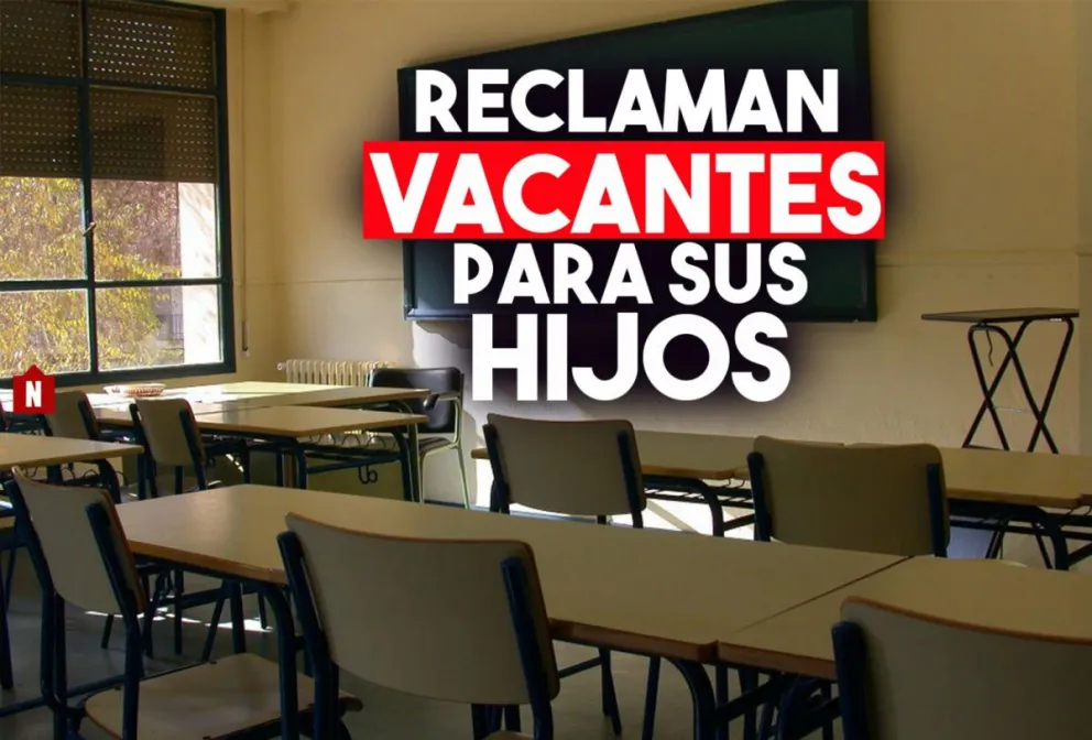 Esperaron horas para poder conseguir escuela para sus hijos