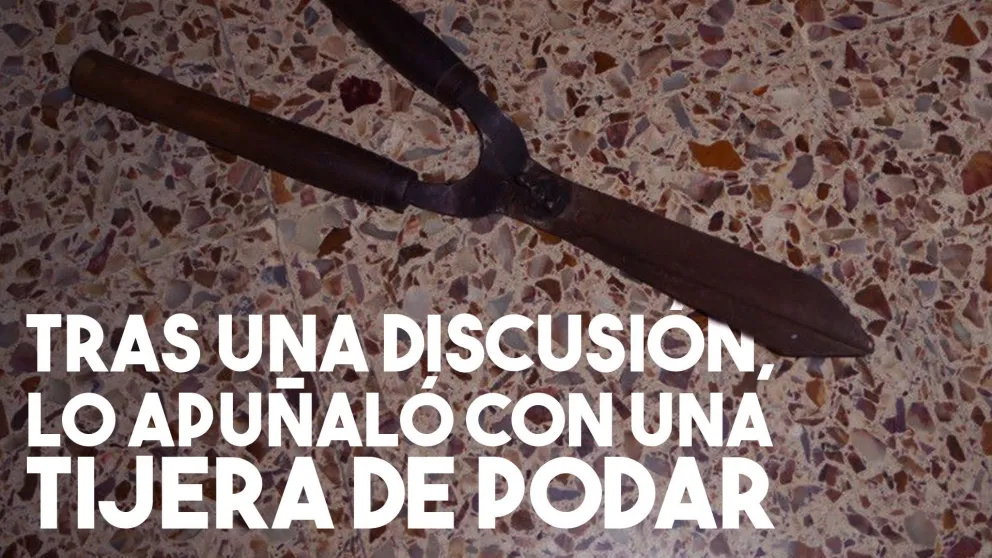 Tras una discusión, lo apuñaló con una tijera de podar