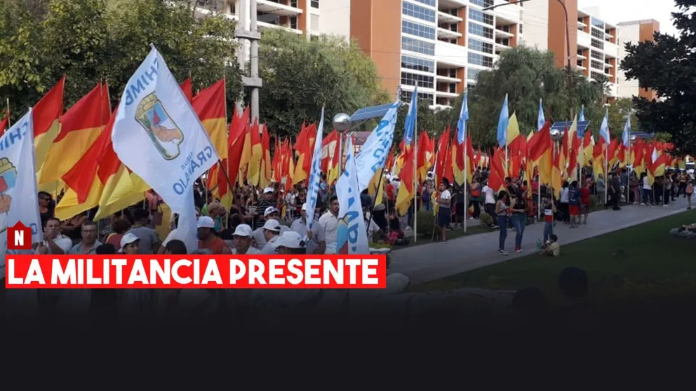 Gran cantidad de militantes esperan a Sergio Uñac