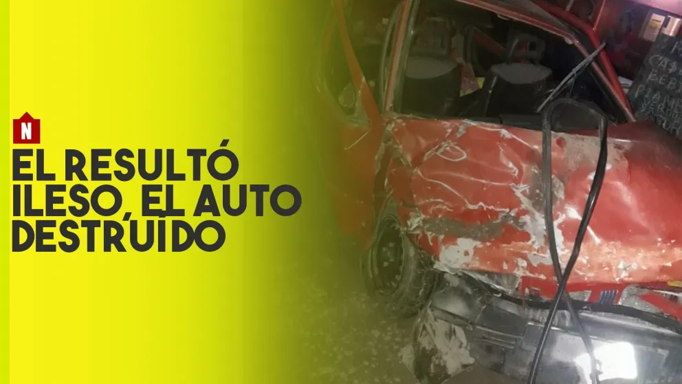 Chocó con otro auto, se estrelló contra un árbol y salió ileso