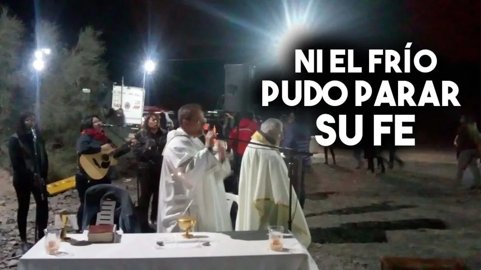 Ante una gran cantidad de jóvenes, Monseñor Lozano celebró la Pascua
