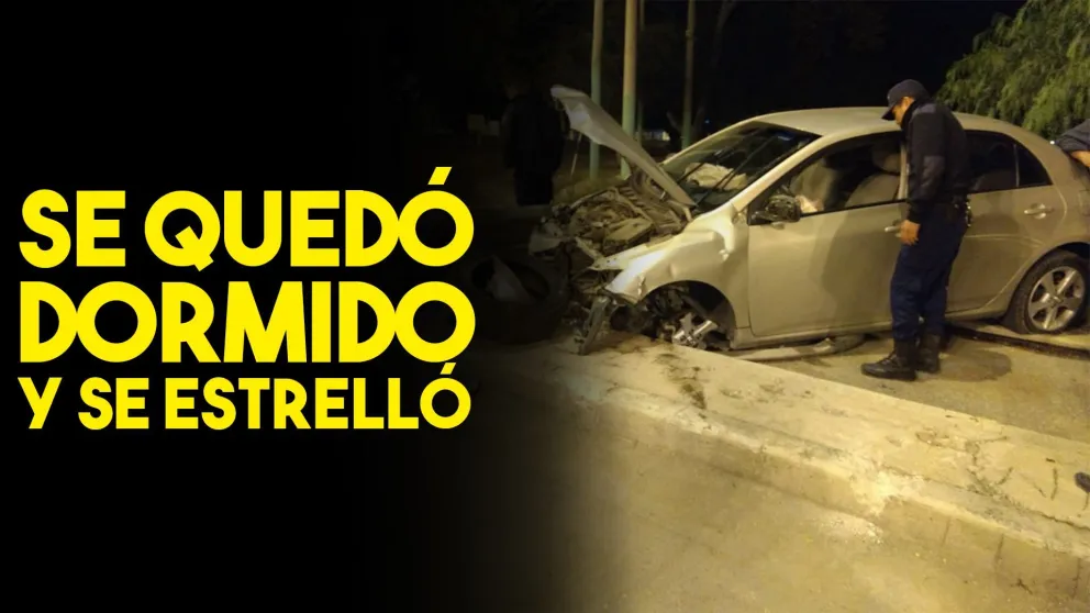 Se quedó dormido y se estrelló contra un guardarrail