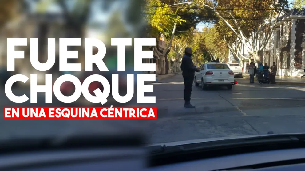 Fuerte choque en una esquina céntrica