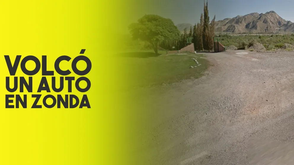 Un auto volcó frente al cementerio El Mirador
