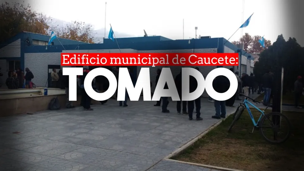 Trabajadores tomaron el municipio de Caucete por las designaciones de Gil