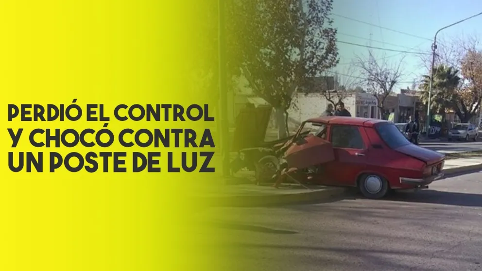 Perdió el control y terminó impactando contra un poste