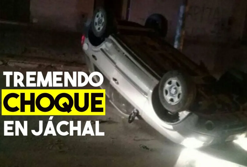 Chocaron y una camioneta terminó dada vuelta