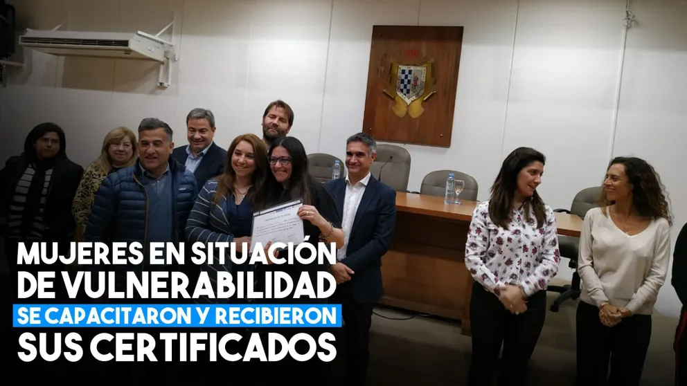 Se entregaron certificados a mujeres que se capacitaron en oficios