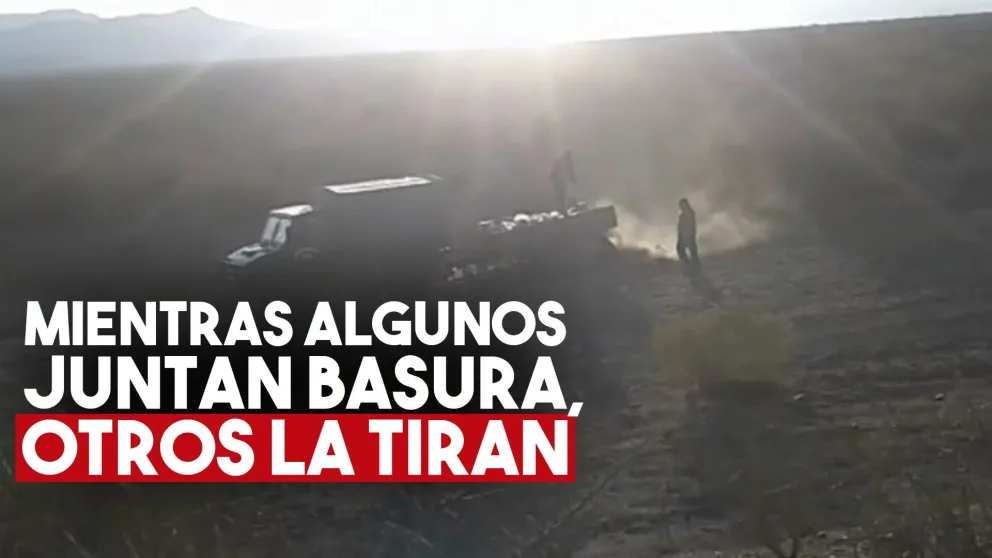 Escracharon a gendarmes tirando basura en un paraje