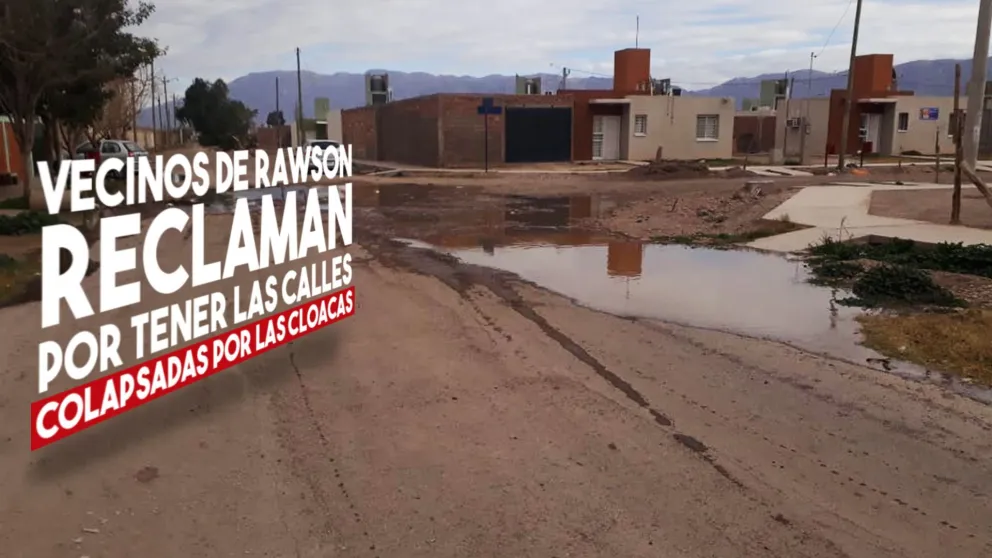 Vecinos de Rawson reclaman por tener problemas con cloacas colapsadas