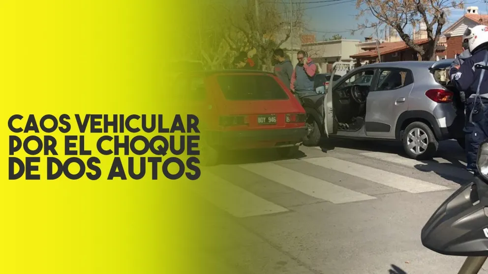 Un choque entre dos autos generó un caos vehicular y enojo en la gente