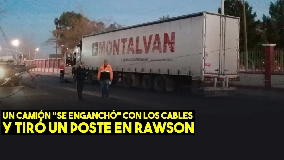 Un camión "se enganchó" con los cables y tiró un poste de media tensión