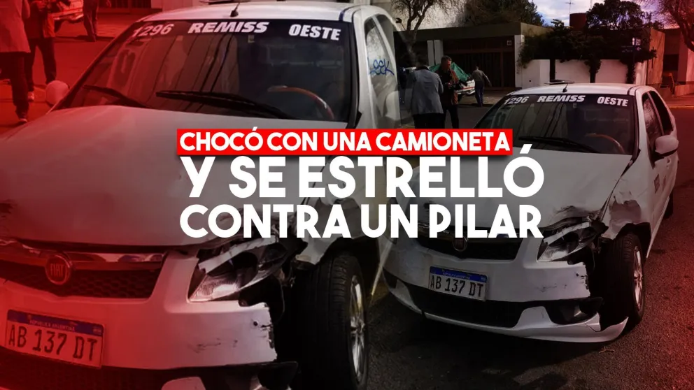 Un remis chocó con una camioneta y terminó contra un pilar
