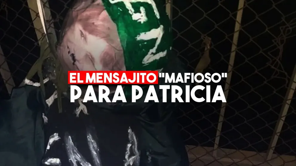 Apareció un muñeco colgado de un puente con vestimenta de Gendarmería y una foto de Patricia Bullrich