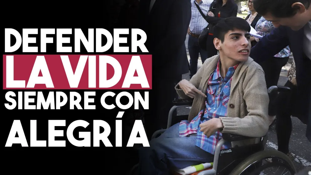 Un joven recibió un triciclo adaptado y con su sonrisa explicó todo