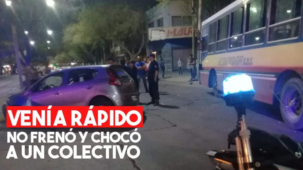 Un colectivo y un auto protagonistas de un fuerte accidente en pleno centro
