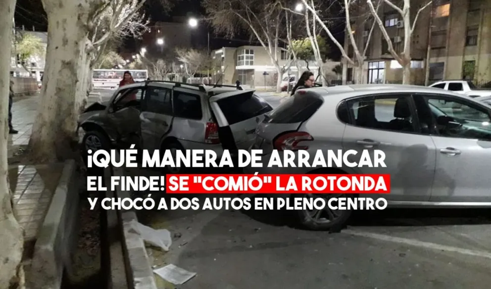 Se "comió" la rotonda y chocó a dos vehículos estacionados