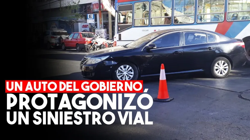 Un auto del gobierno fue protagonista de un siniestro vial