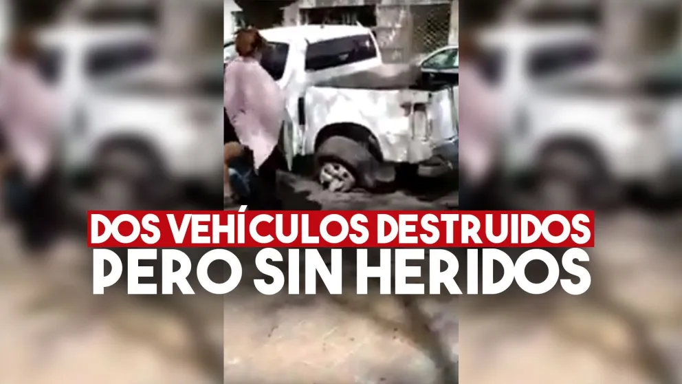 Un choque en pleno centro dejó dos vehículos destruidos