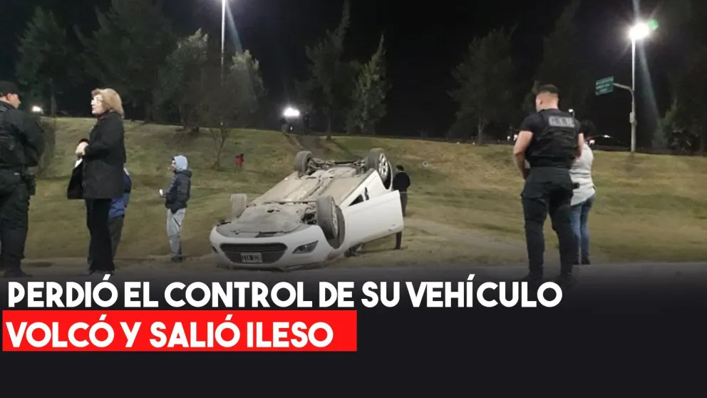 Perdió el control de su vehículo y se dio vuelta en el lateral de circunvalación
