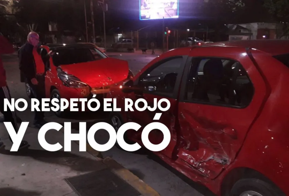 Fuerte choque entre dos autos en Capital