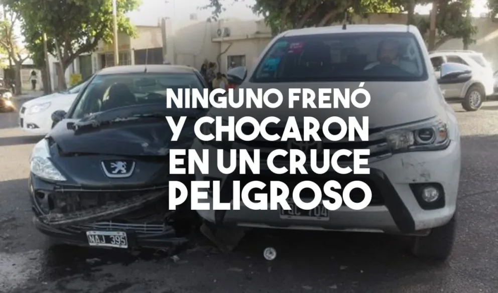 Nuevo choque en un cruce complicado: un auto y una camioneta destruidos