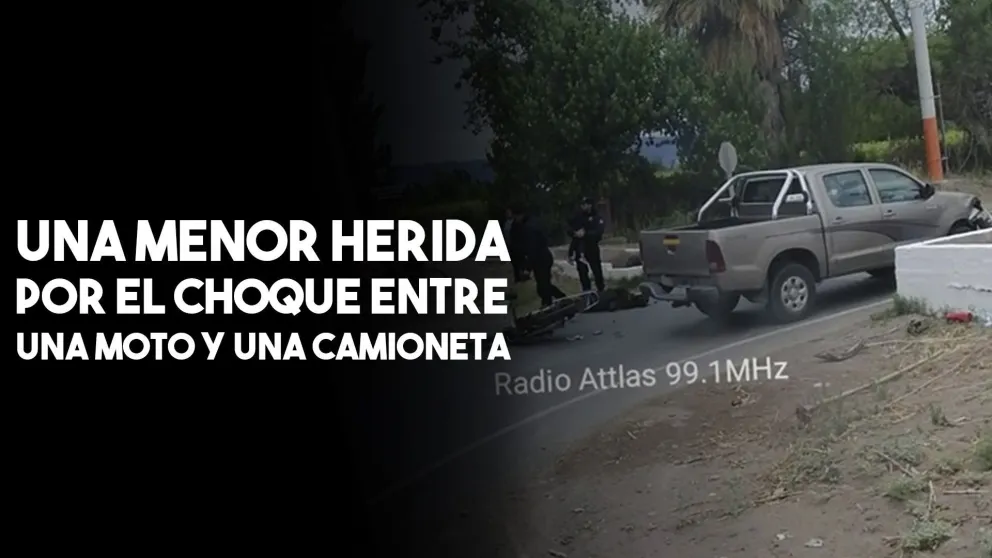 Una menor herida tras un accidente entre una moto y una camioneta