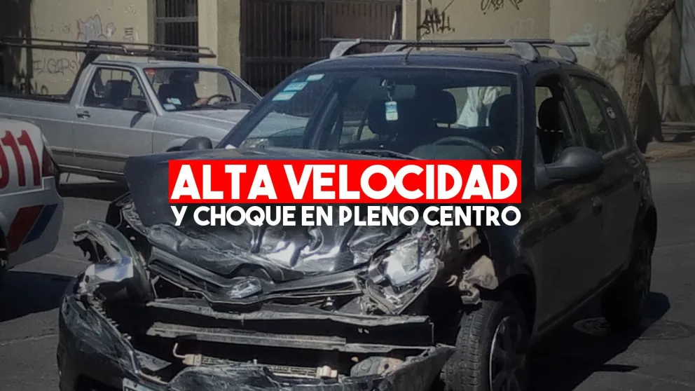 Chocó contra una camioneta y destruyó el frente de su automóvil