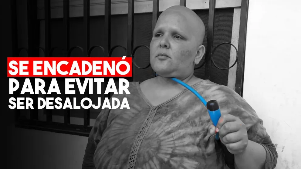 Una mujer se encadenó a su casa para evitar que la desalojen