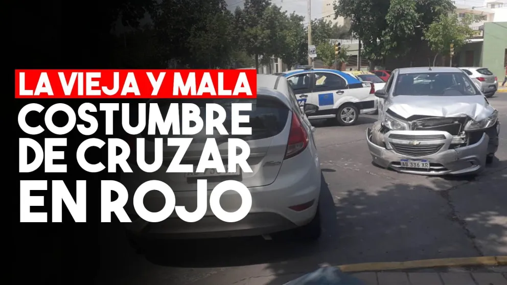 Fuerte choque en una transitada esquina de Capital