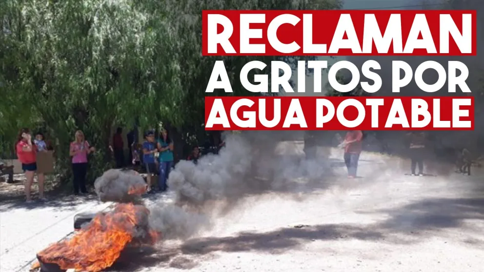 Vecinos de Pocito quemaron cubiertas para reclamar la falta de agua potable